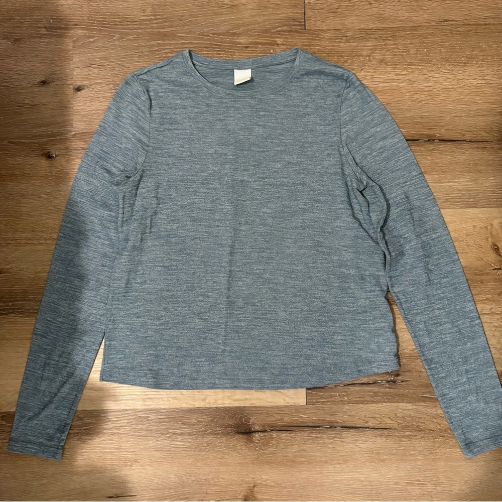 Lole Vital Long Sleeve Lightweight Breathable Base Layer Tee in Heathered Blue